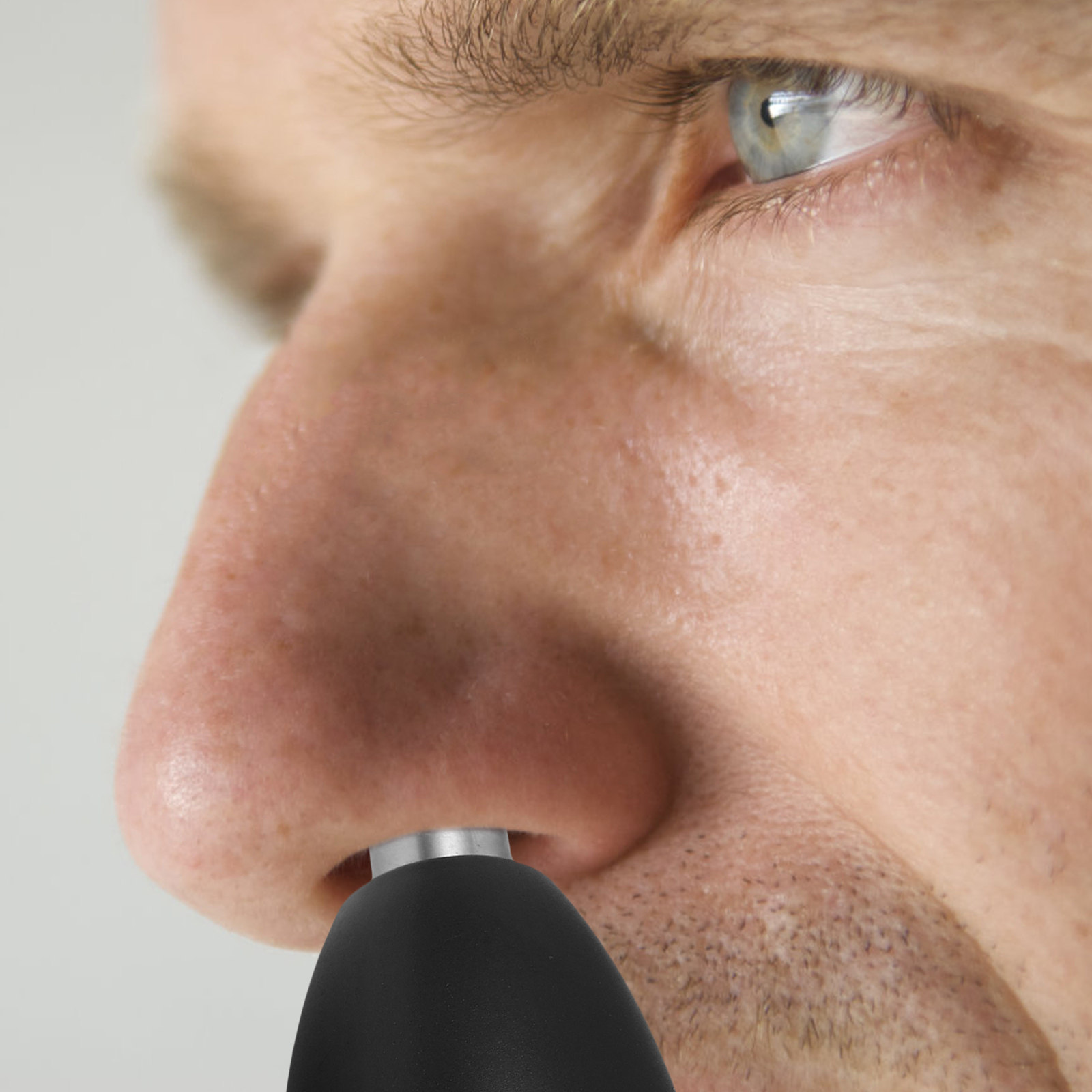 قطعتان من رؤوس ماكينة تشذيب شع - مراجعة Nose Trimmer وسعره